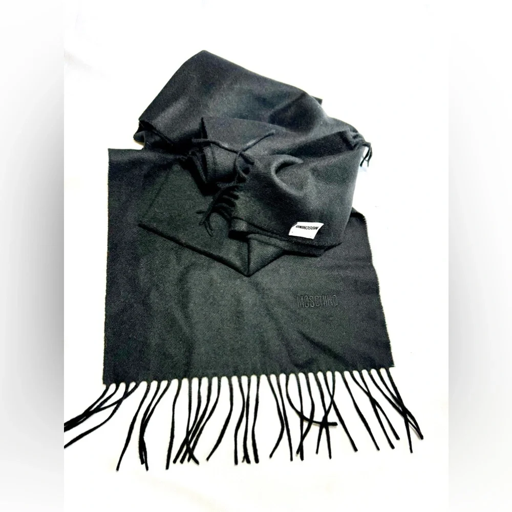 Moschino merino wool scarf in black Italy